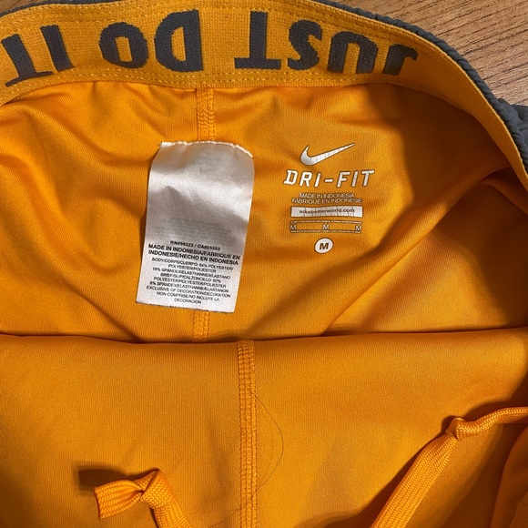 Nike shorts - Picture 2 of 3